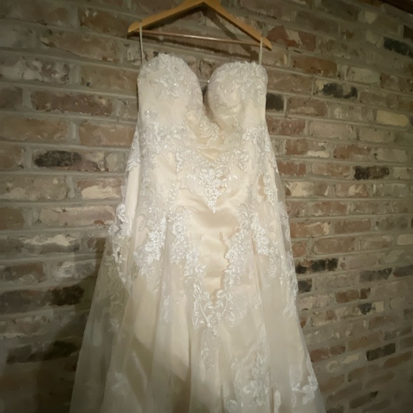 Wedding Dress for sale - Picture 2 of 7